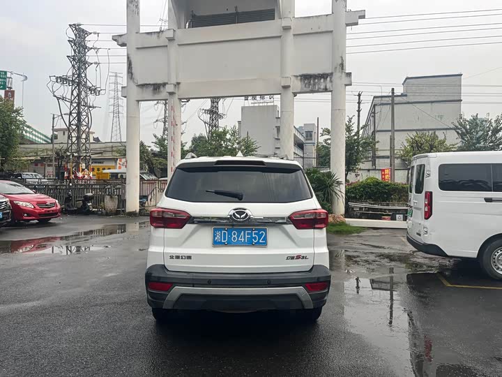 BAIC Huansu S3 2016 S3L 1.5L МКПП Премиум