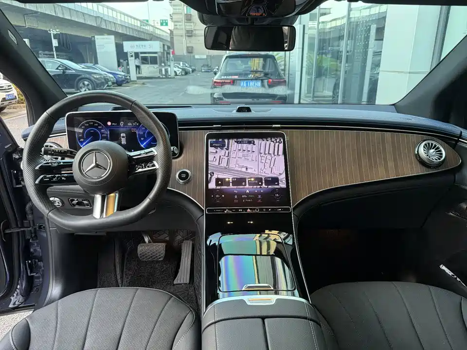 Mercedes-Benz EQE SUV