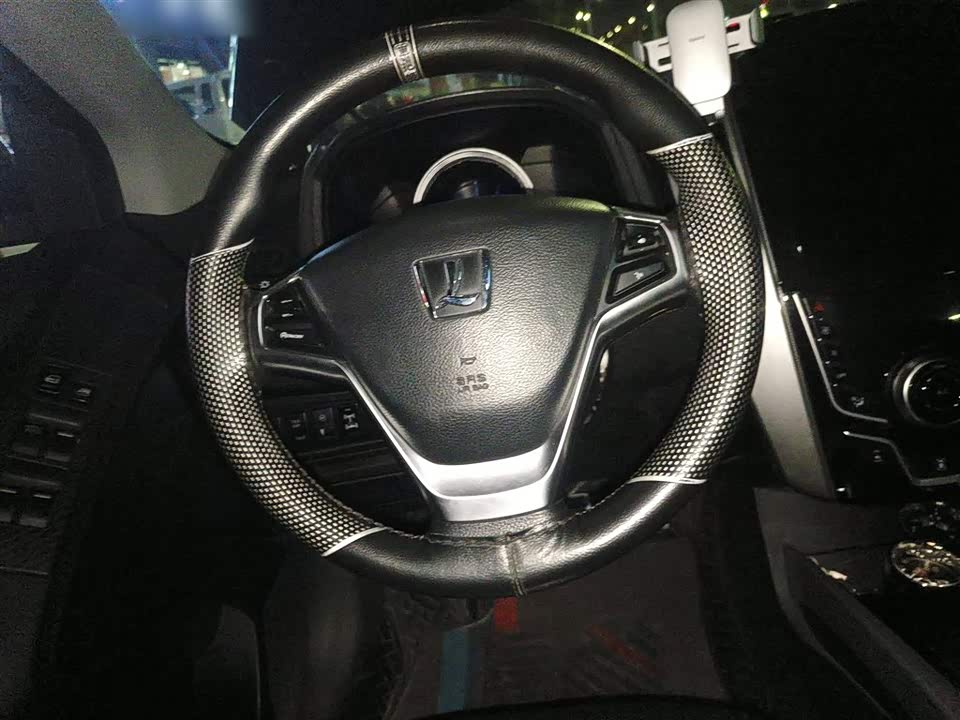 Luxgen Excellent 6 SUV