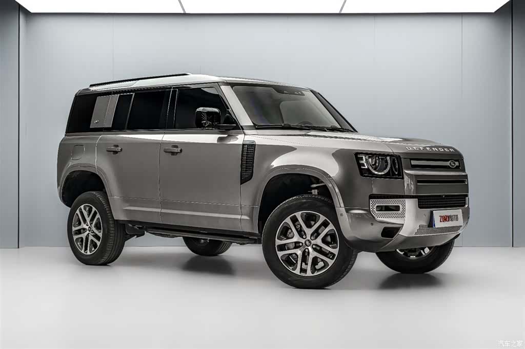 Land Rover Defender, 2024 3