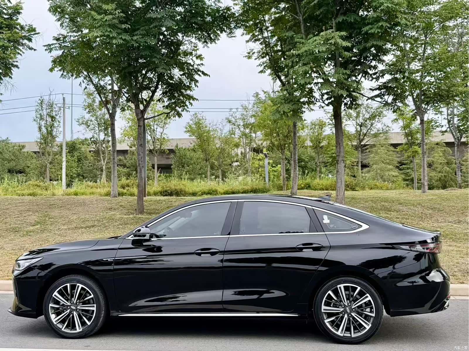 Chery Arrizo 8, 2025 3