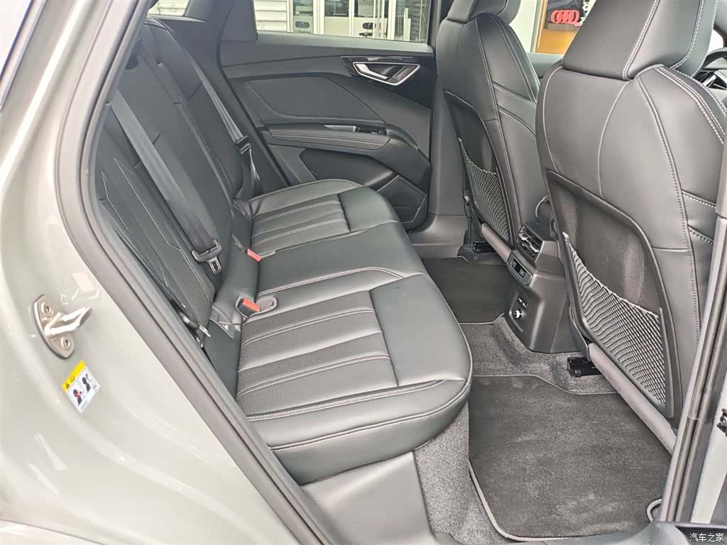 Audi Q4 e-tron, 2024 8