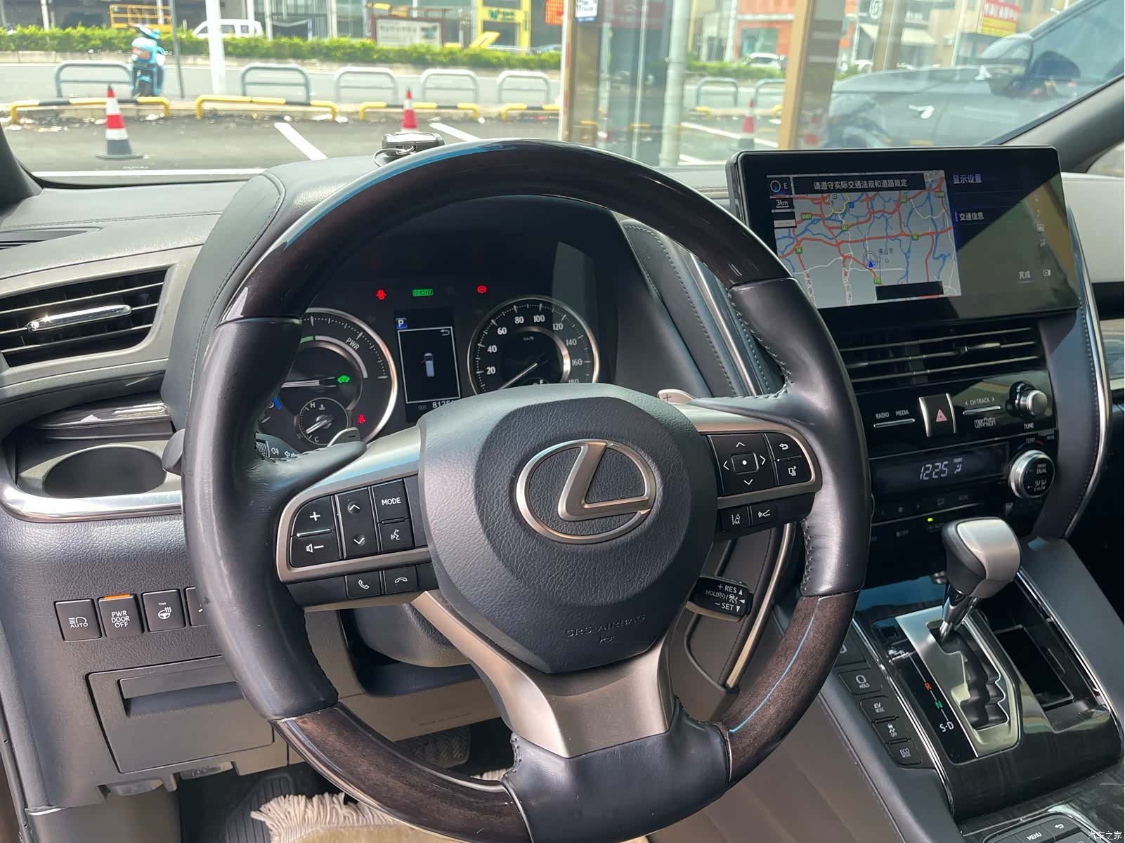 Lexus LM, 2023 все фото