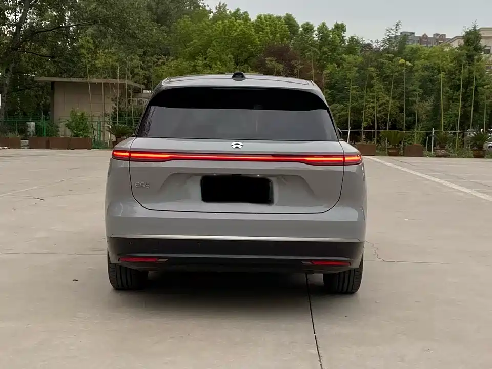 NIO ES8