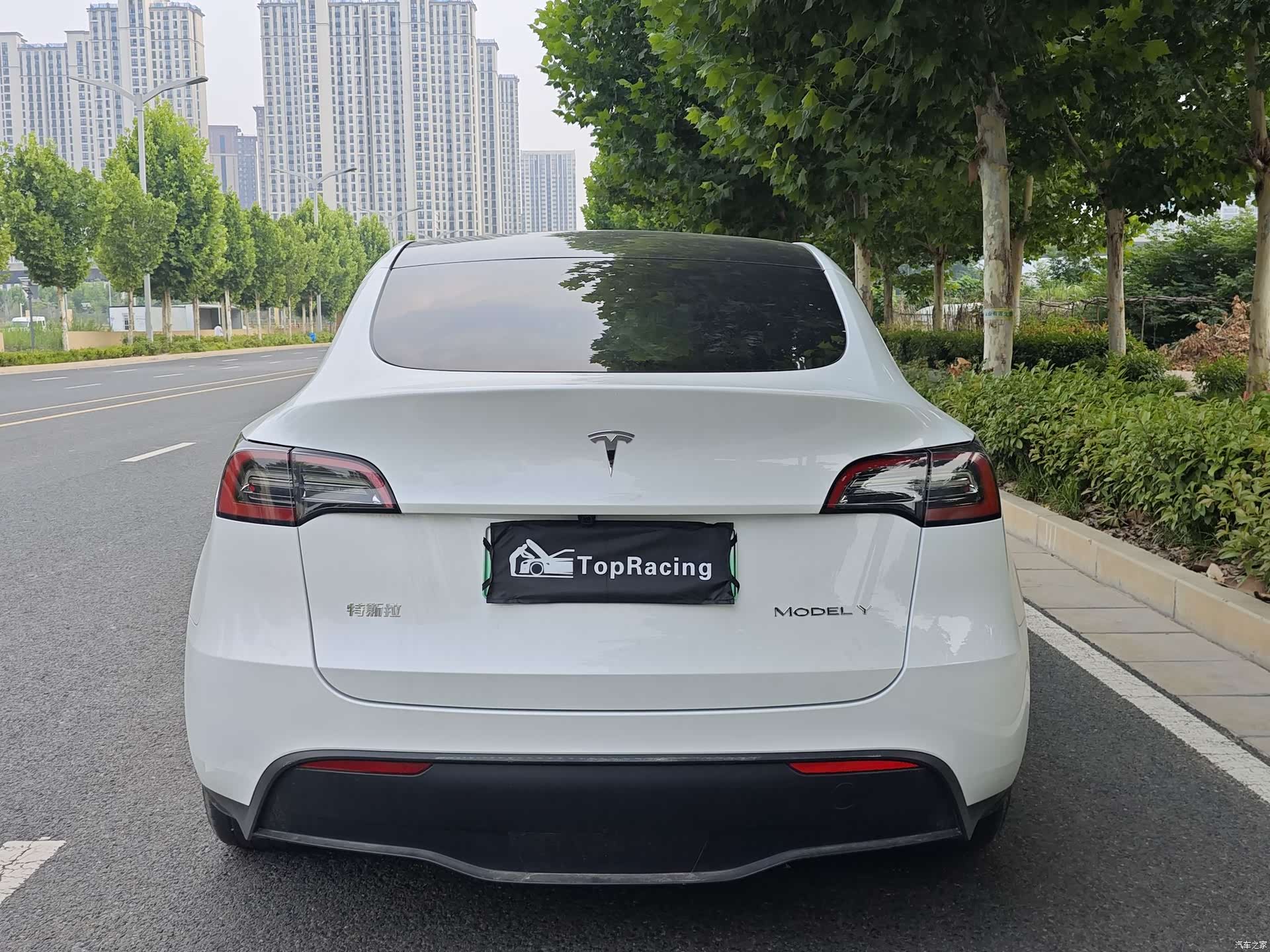 Tesla Model Y, 2024 8