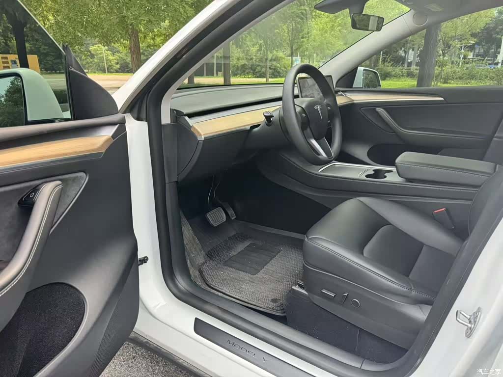 Tesla Model Y, 2021 10