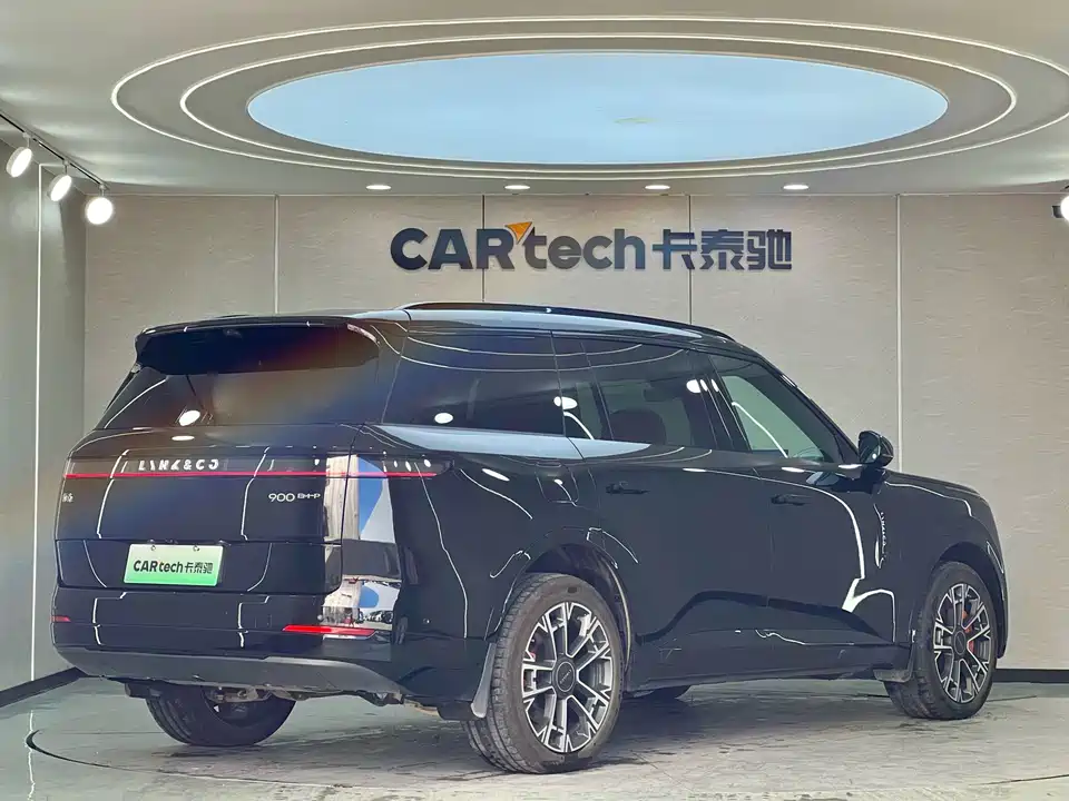 Lynk & Co 900