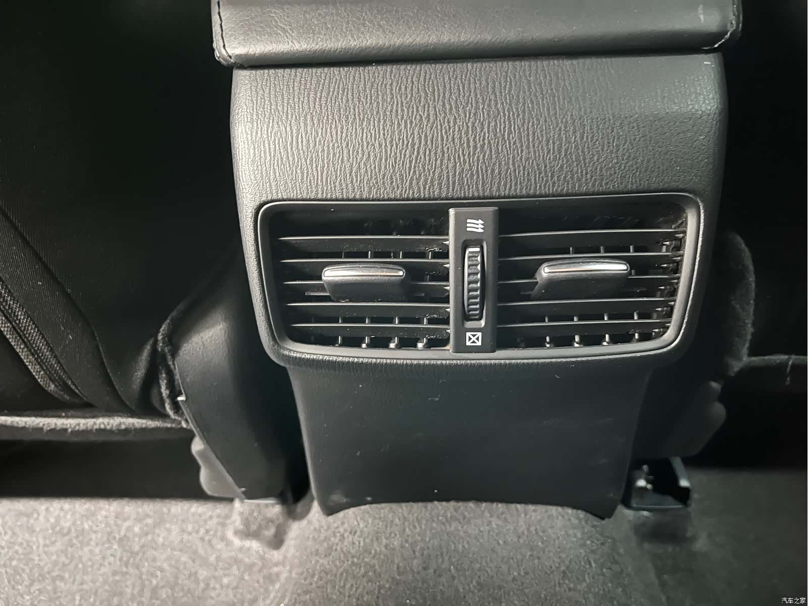 Mazda CX-4, 2023 10