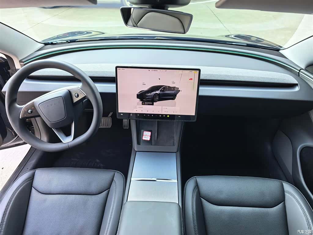 Tesla Model 3, 2025 10