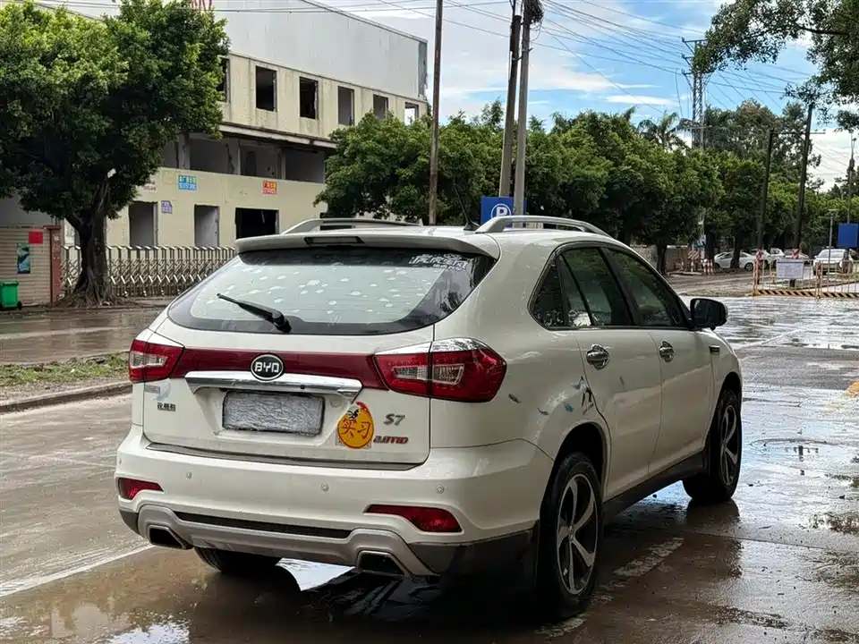 BYD S7
