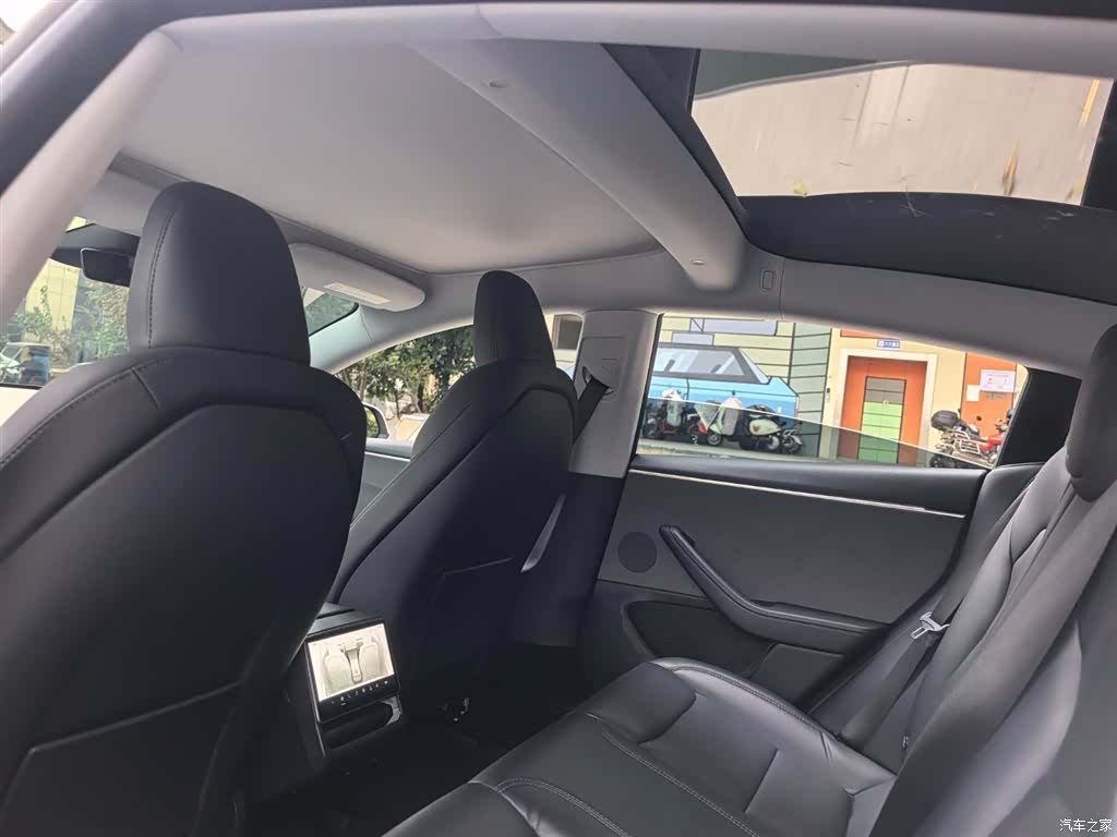 Tesla Model 3, 2024 12
