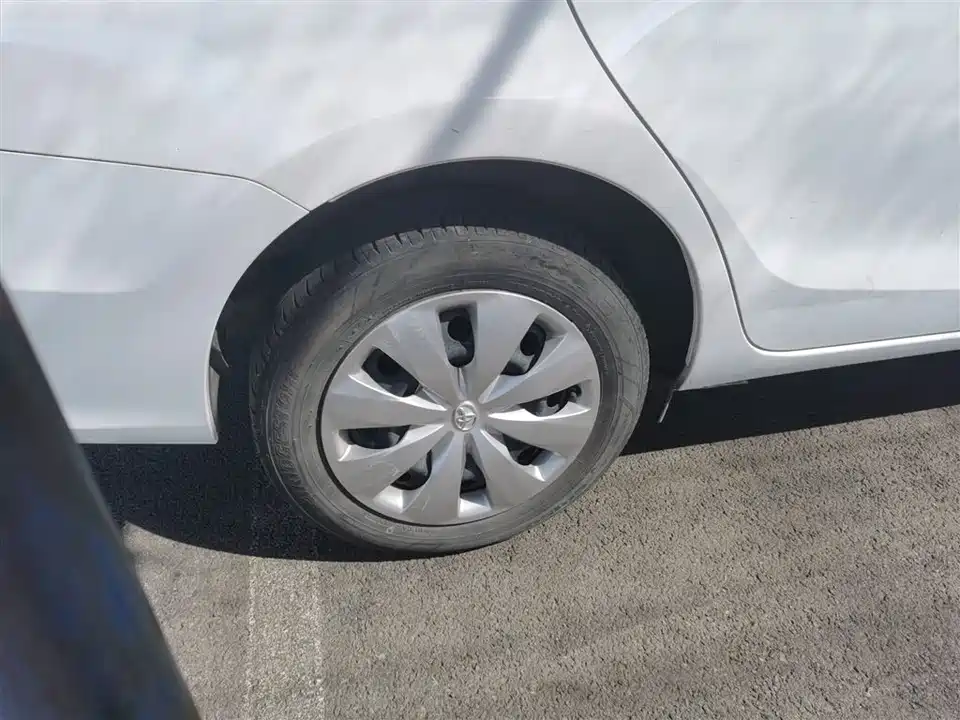 Toyota YARiS L to enjoy