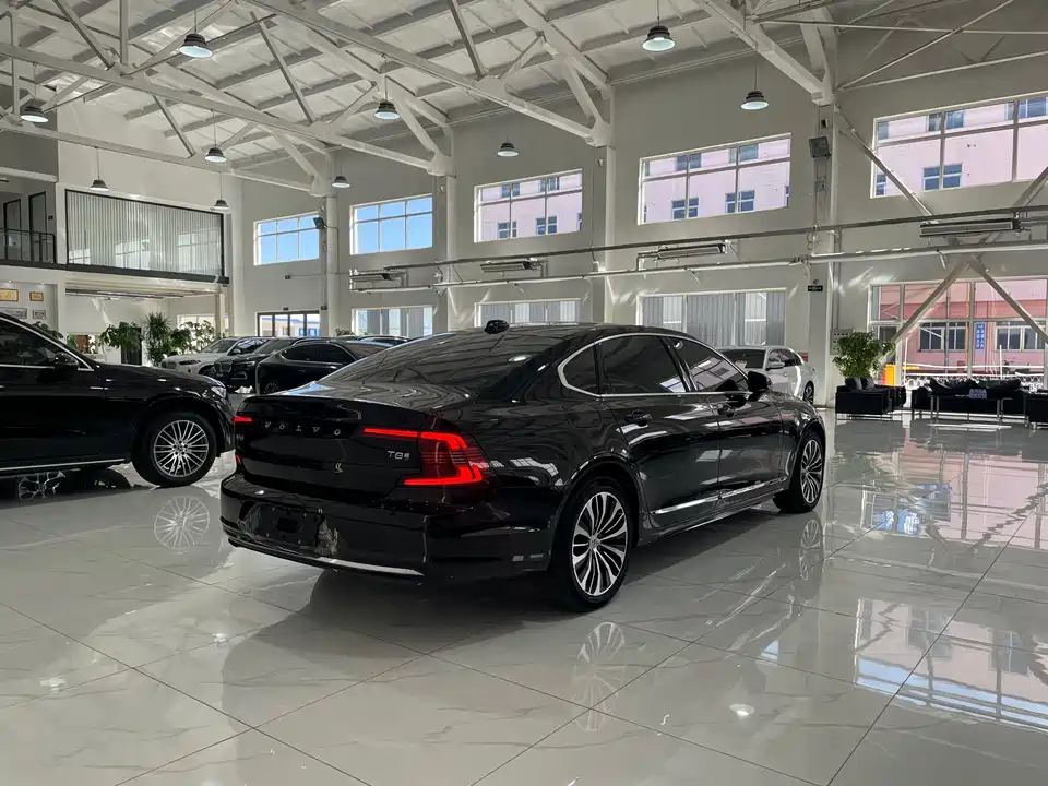 Volvo S90