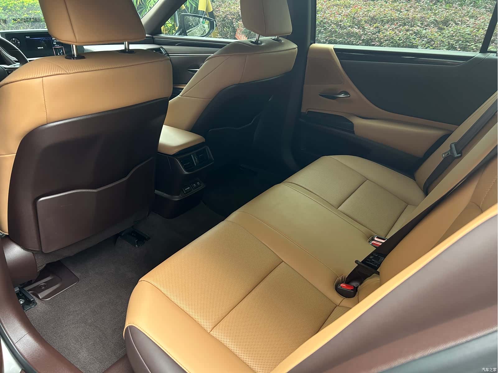 Lexus ES, 2019 10
