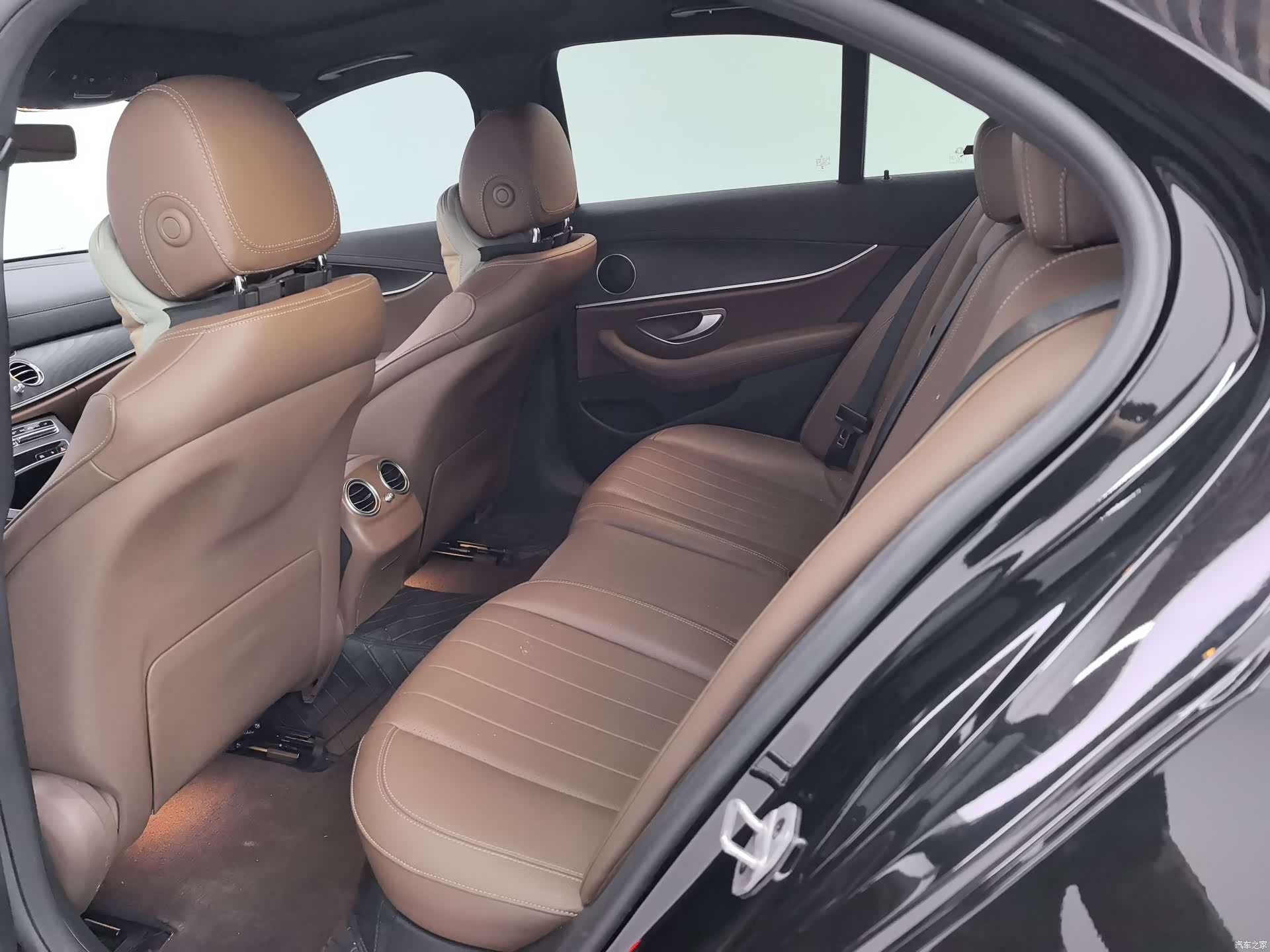 Mercedes-Benz E-Class, 2023 8