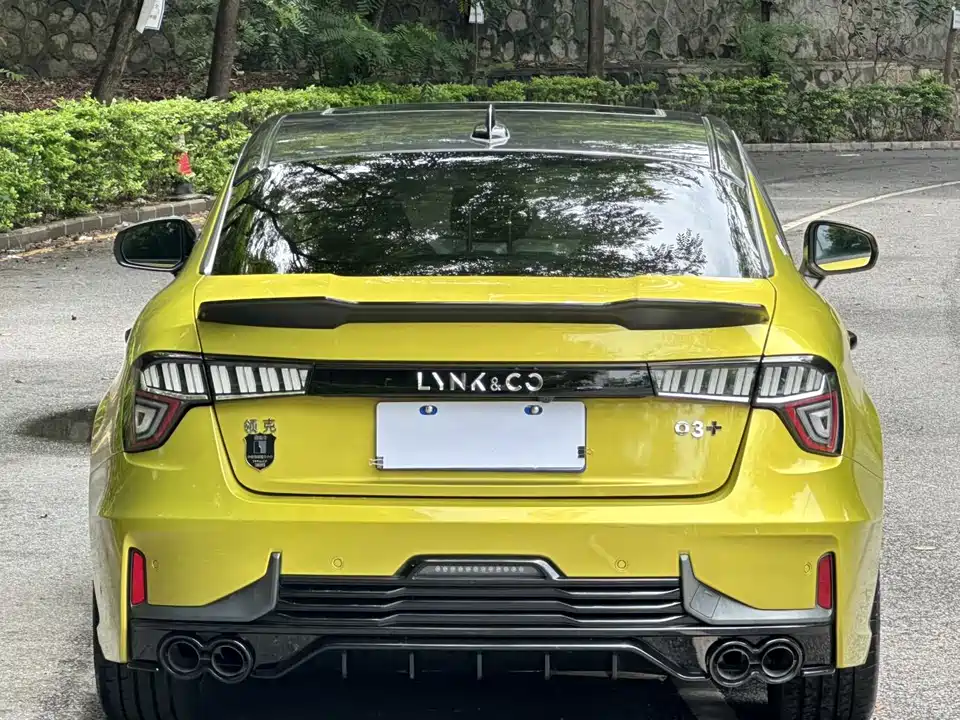 Lynk & Co 03