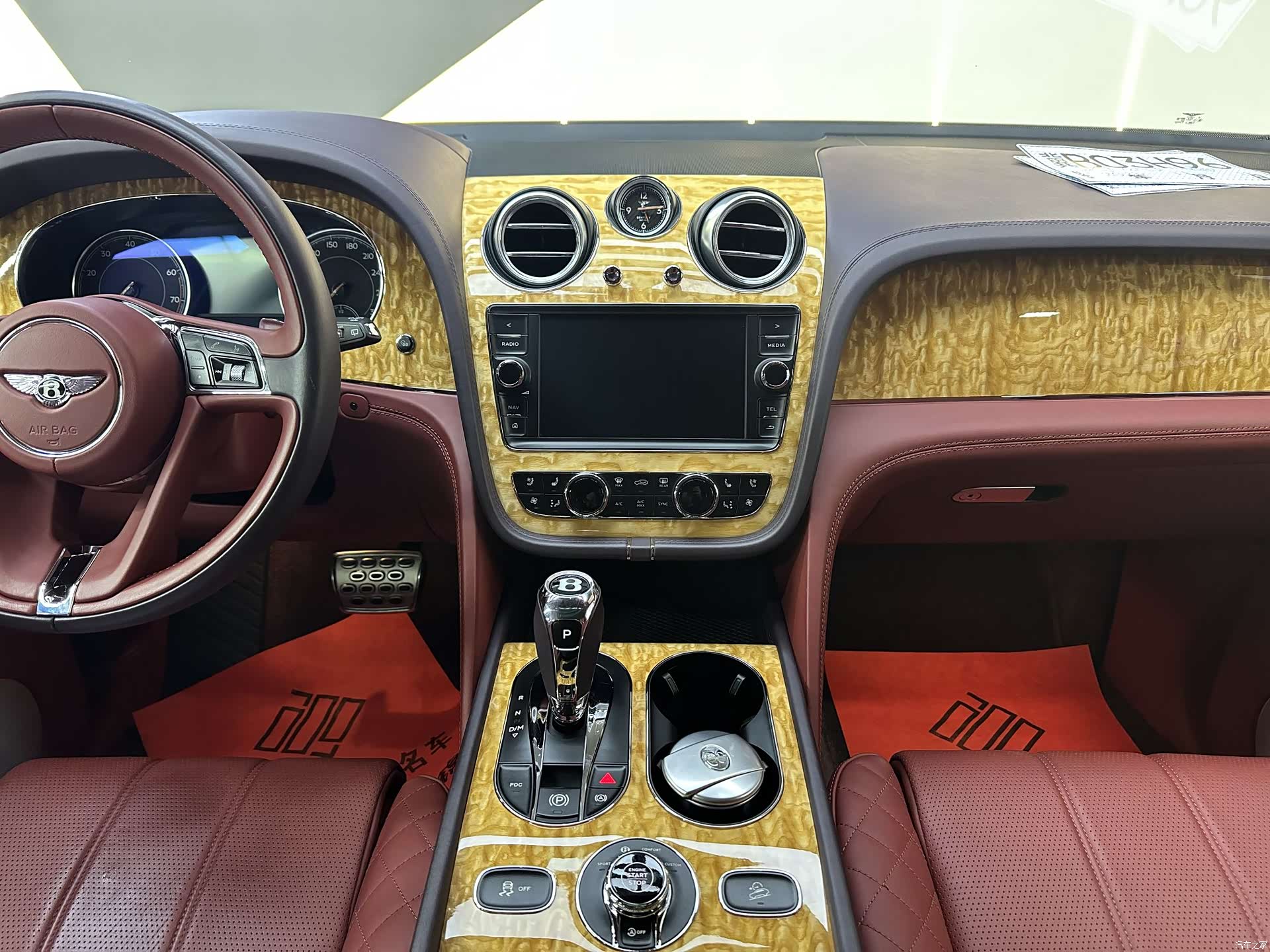 Bentley Bentayga, 2017 16