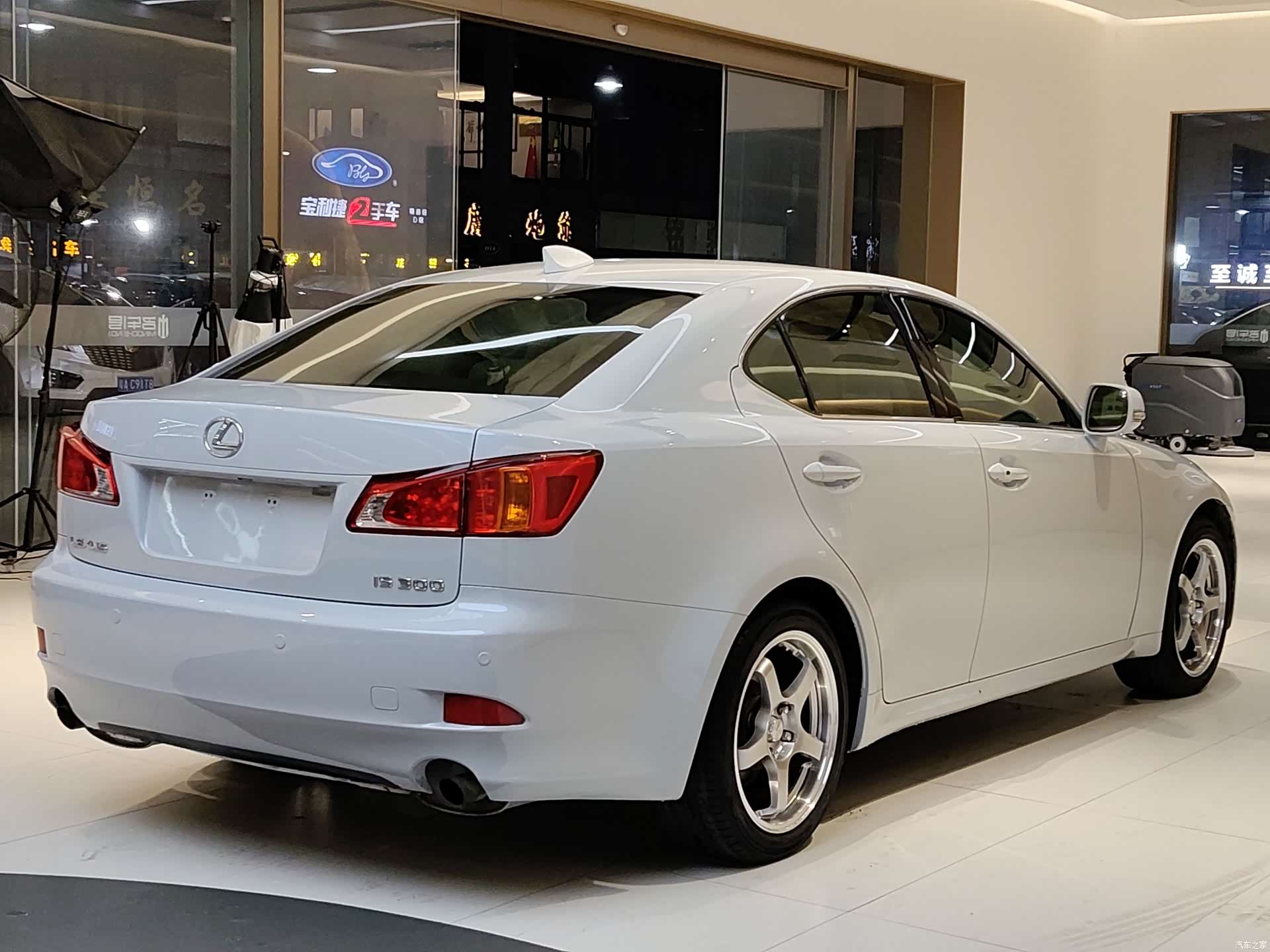 Lexus IS, 2010 все фото