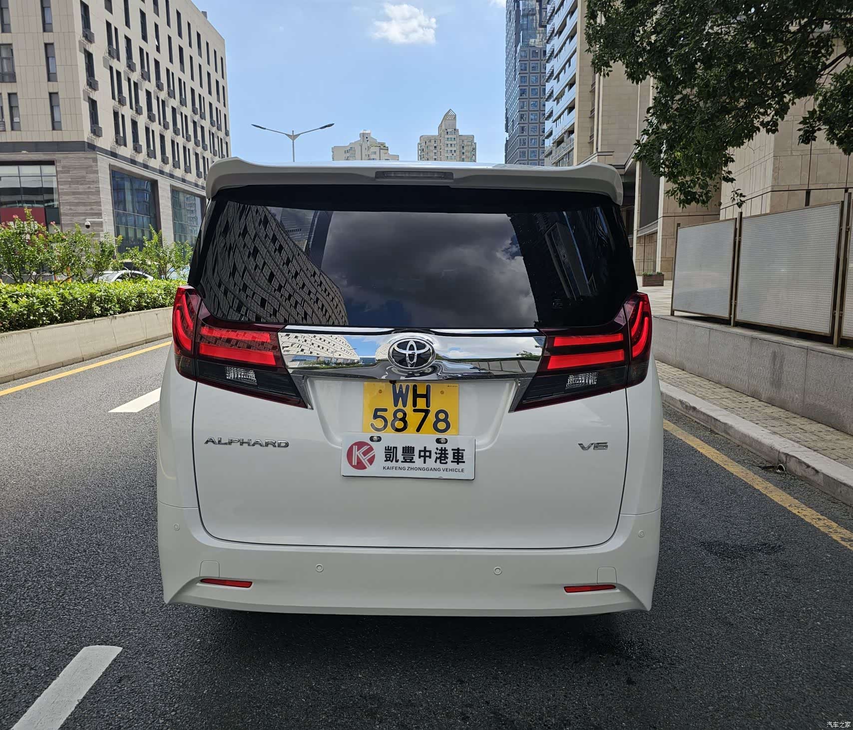 Toyota Alphard, 2026 8
