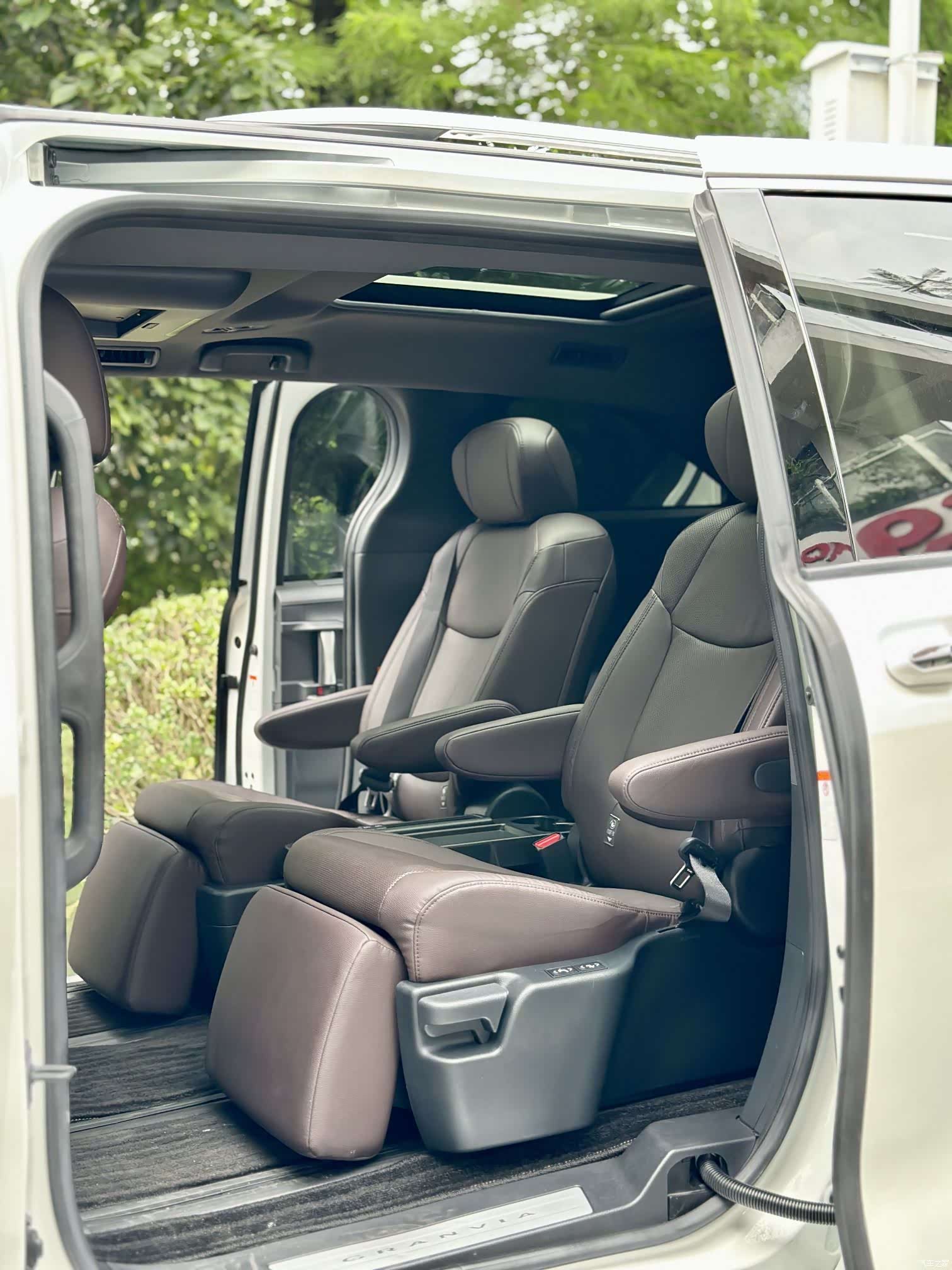 Toyota Granvia, 2023 25