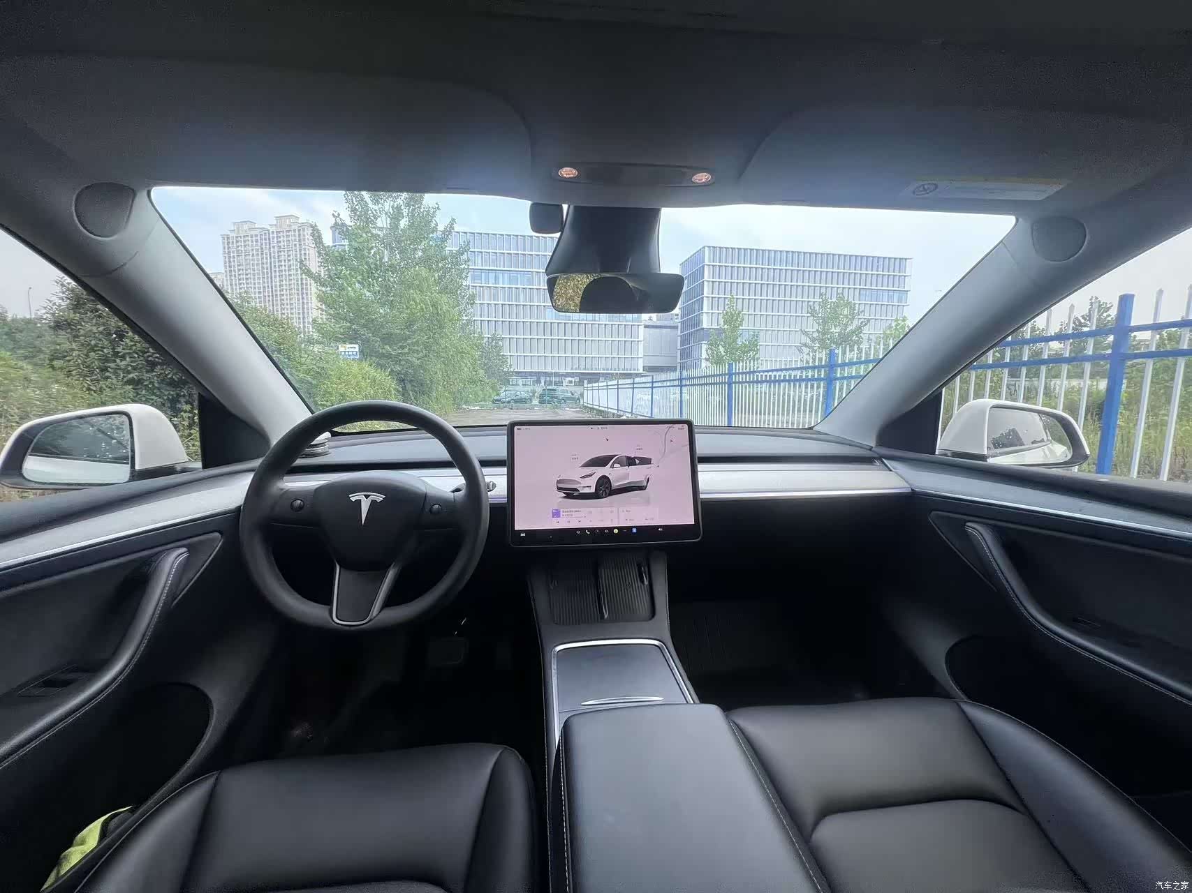 Tesla Model Y, 2025 8