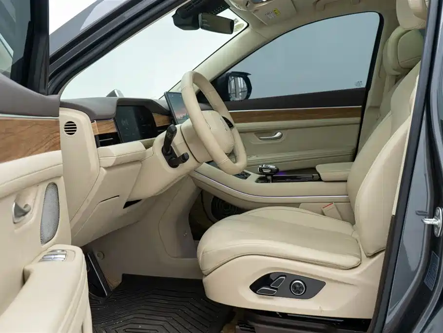 AITO Ask the world M7