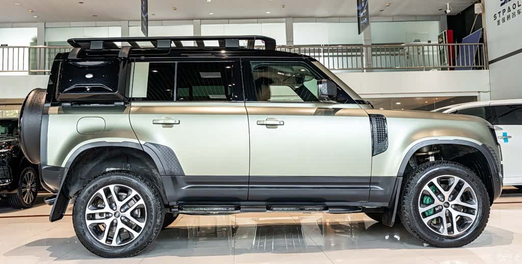 Land Rover Defender, 2023 4