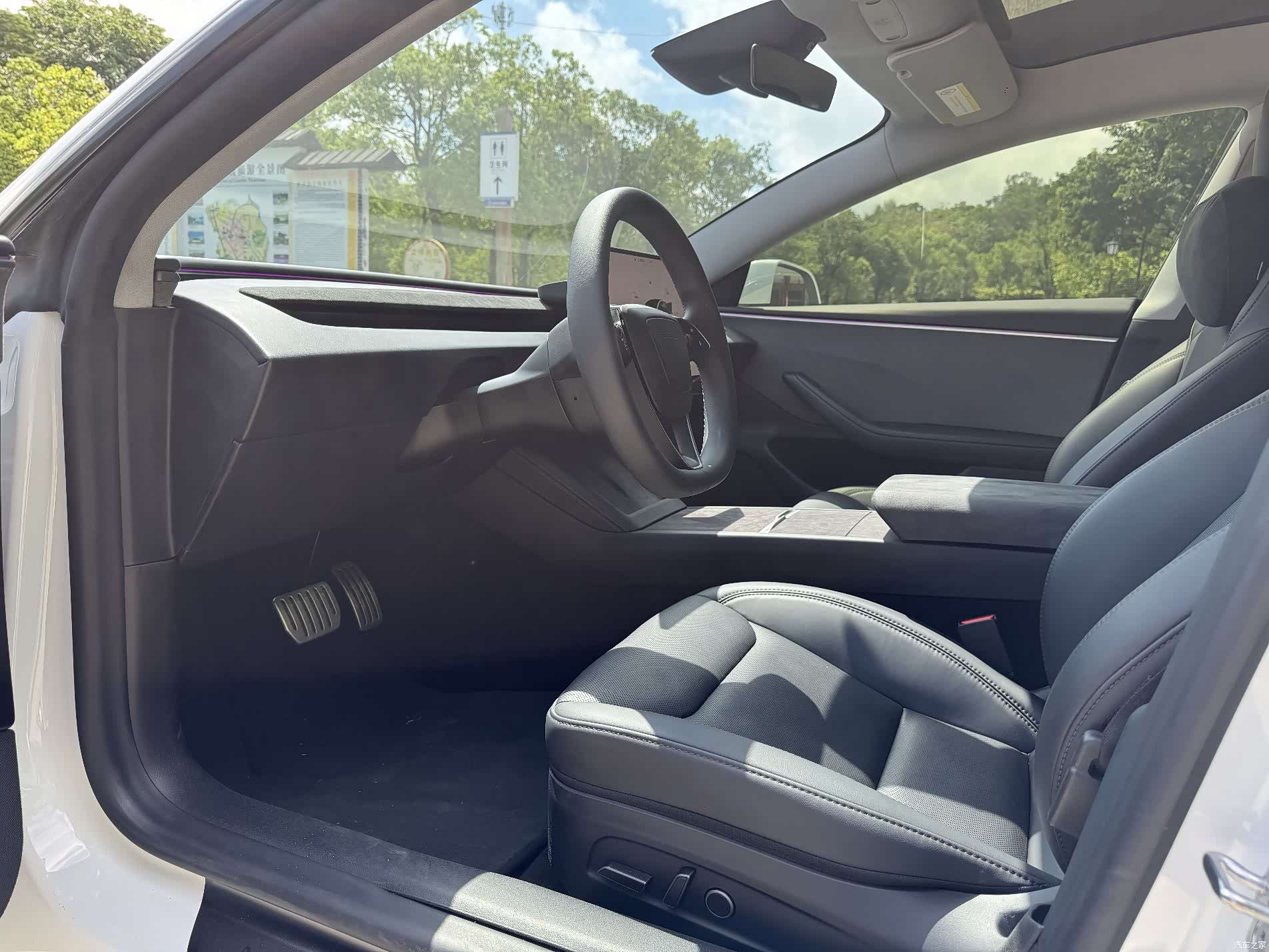 Tesla Model 3, 2025 8