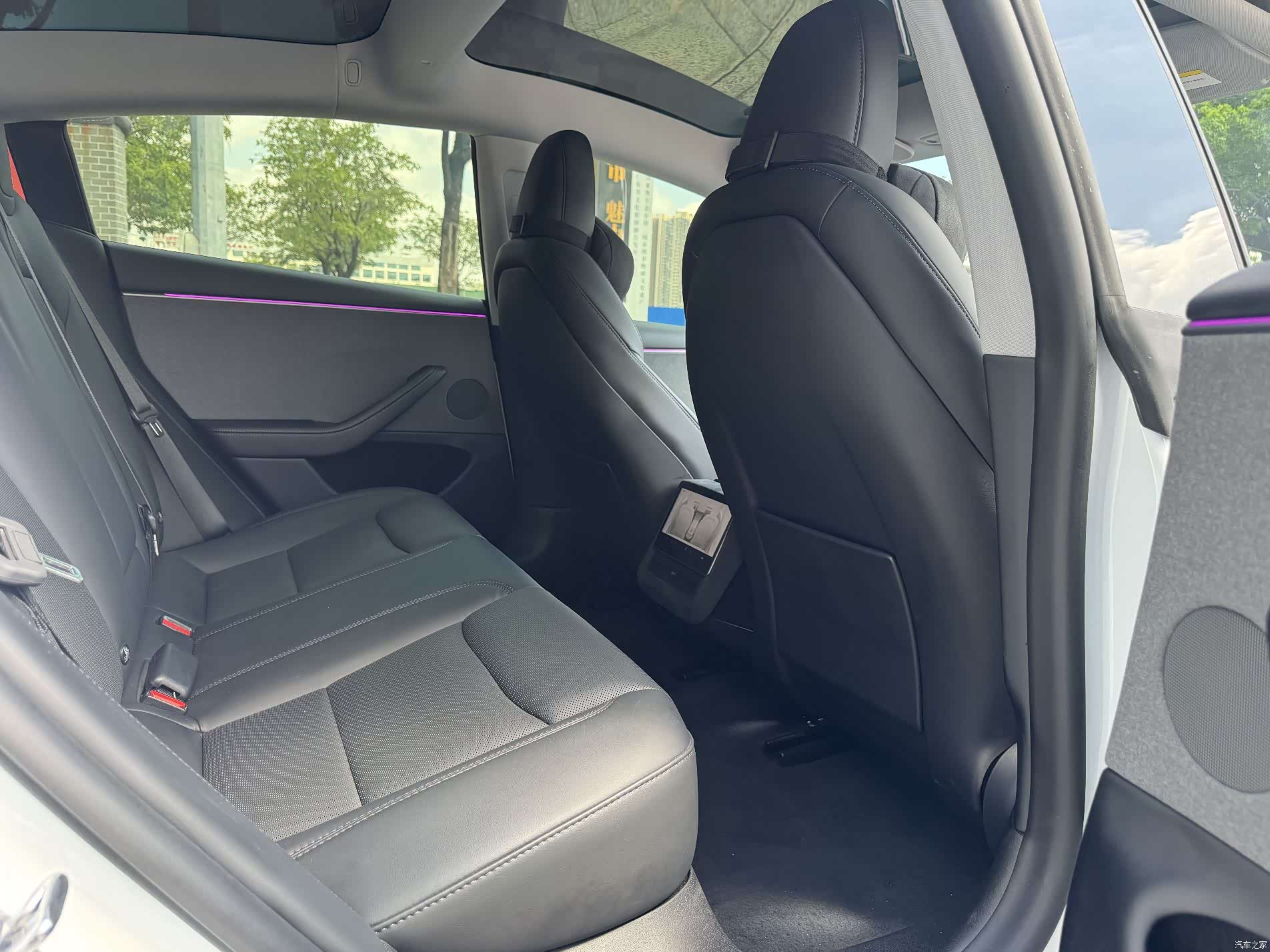 Tesla Model 3, 2025 11