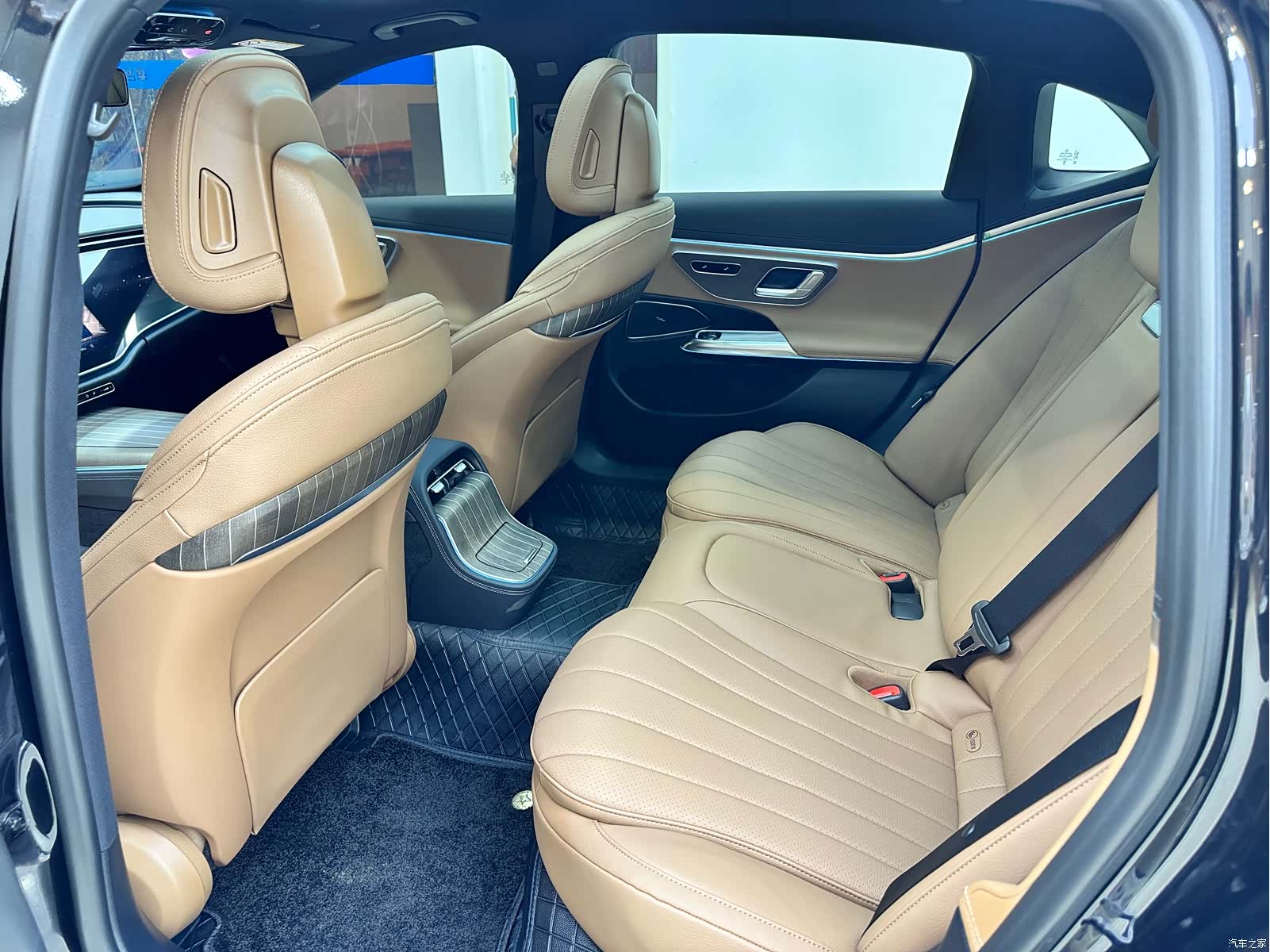 Mercedes-Benz E-Class, 2026 9