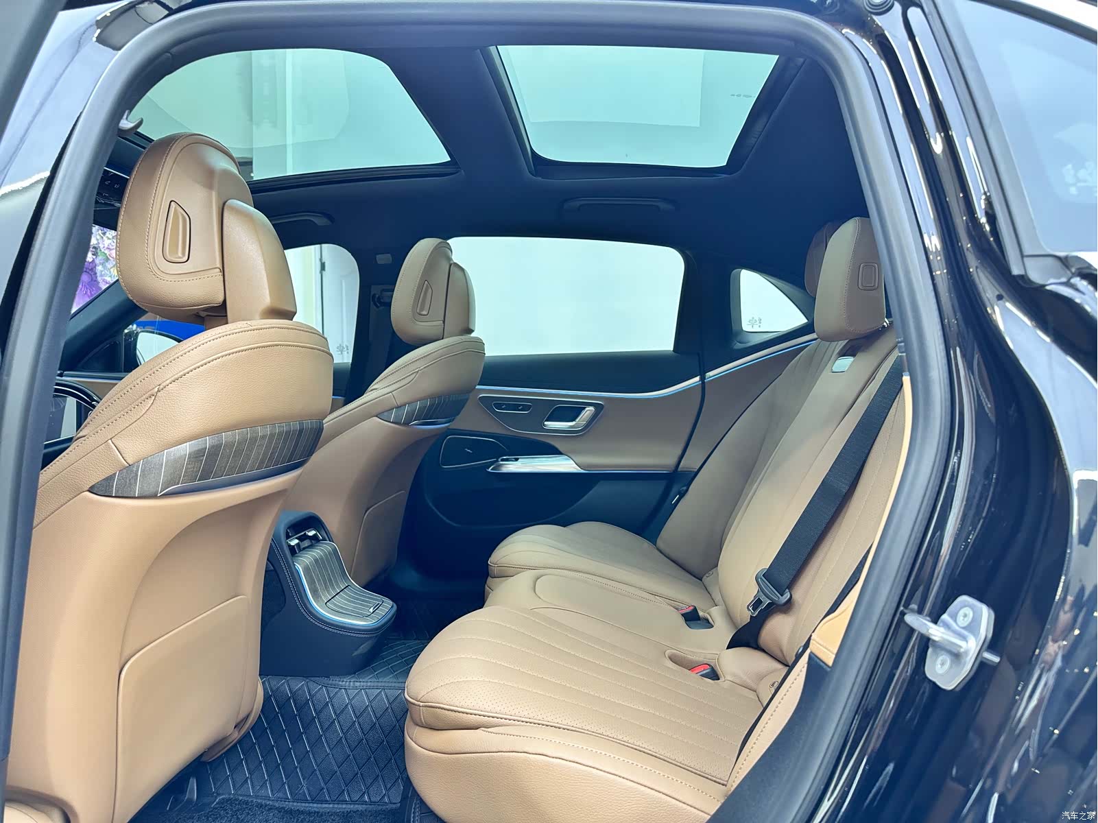 Mercedes-Benz E-Class, 2026 10