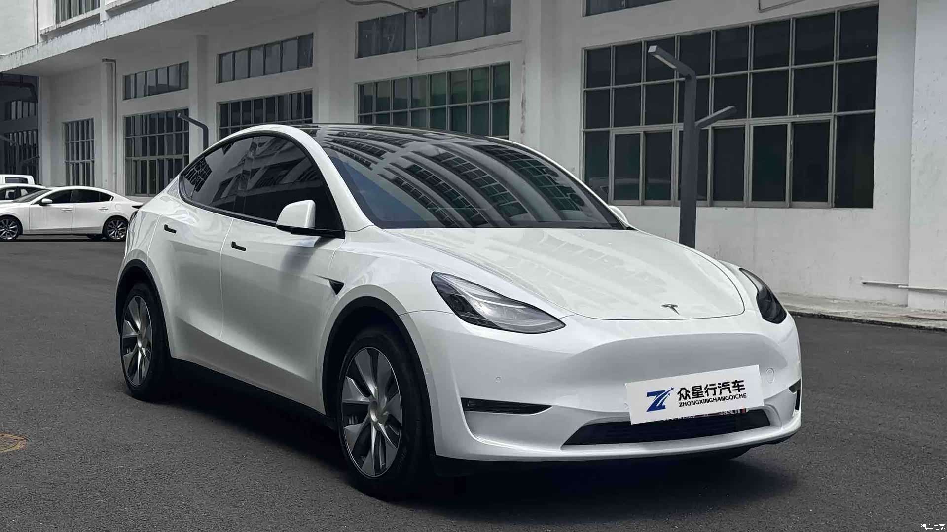 Tesla Model Y, 2021 3