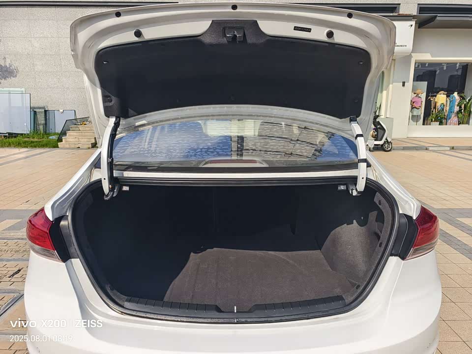 Hyundai Lead