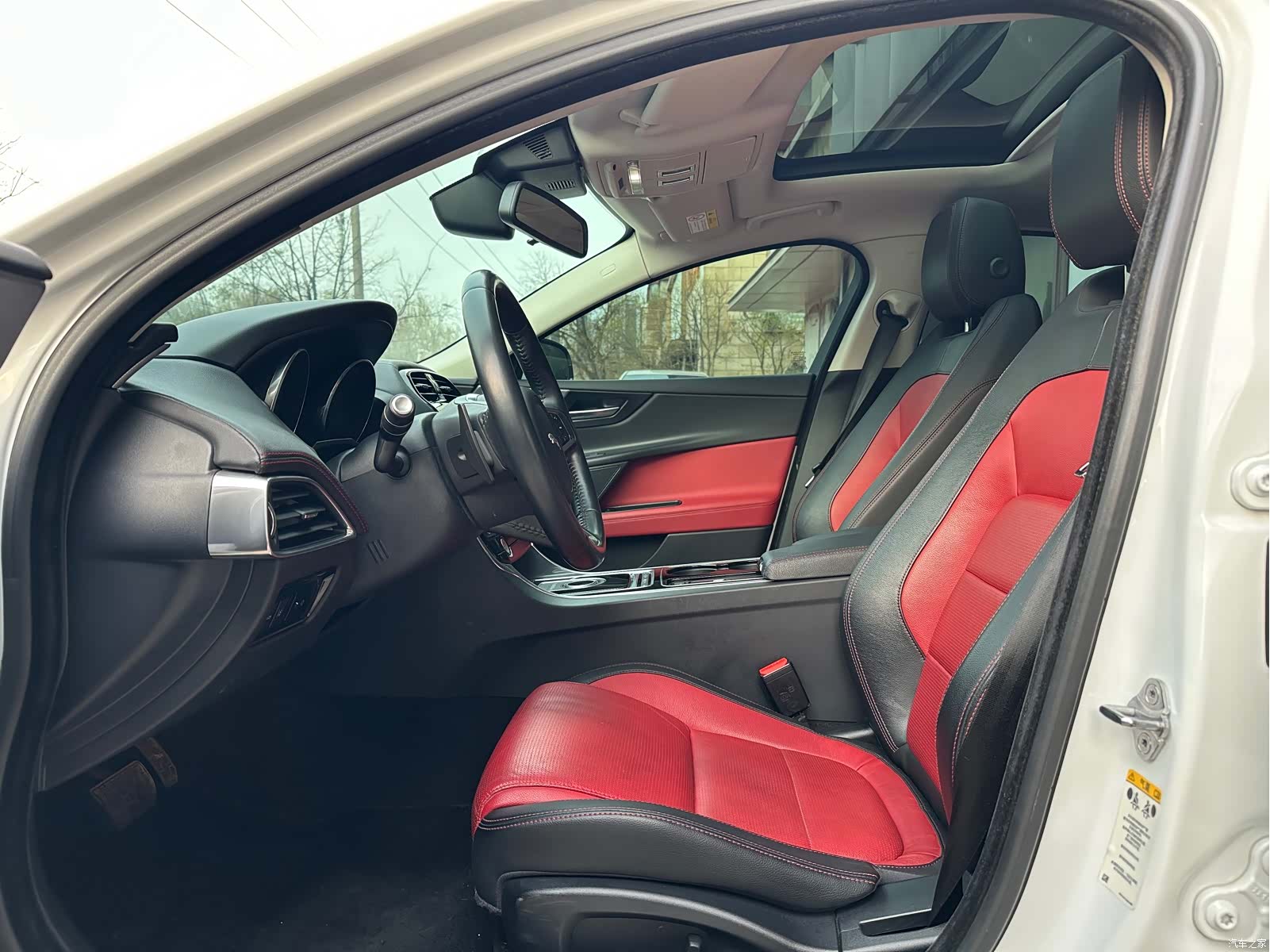 Jaguar XE, 2015 9
