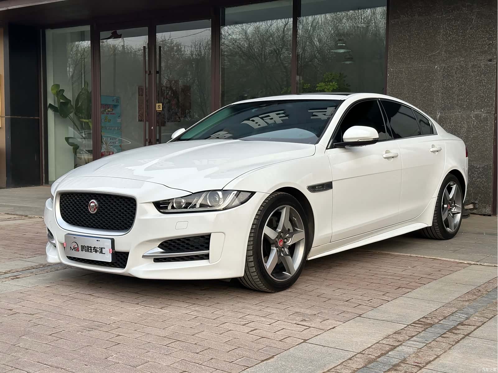 Jaguar XE, 2015 4