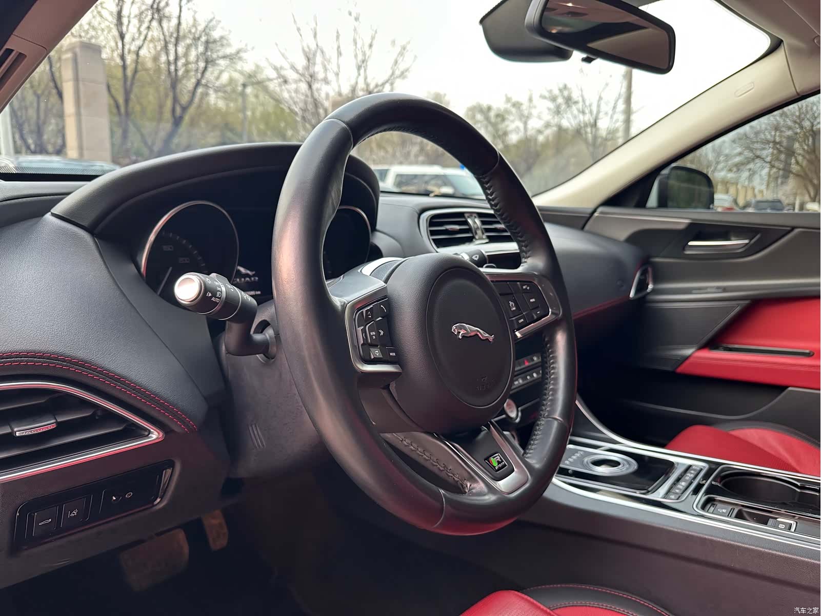 Jaguar XE, 2015 10