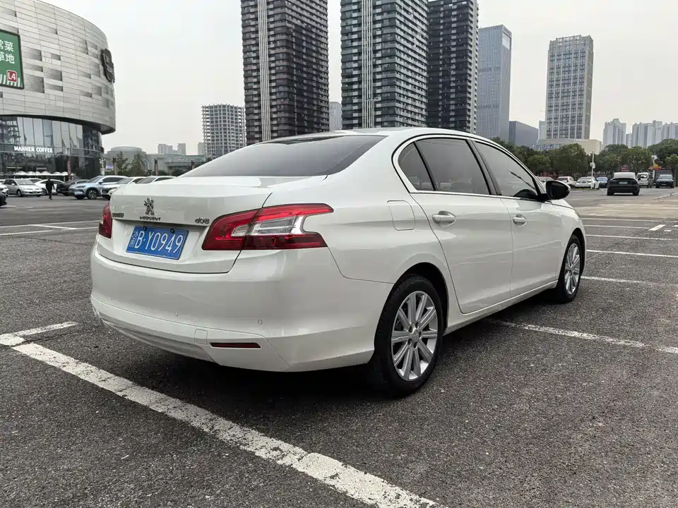 Peugeot 408