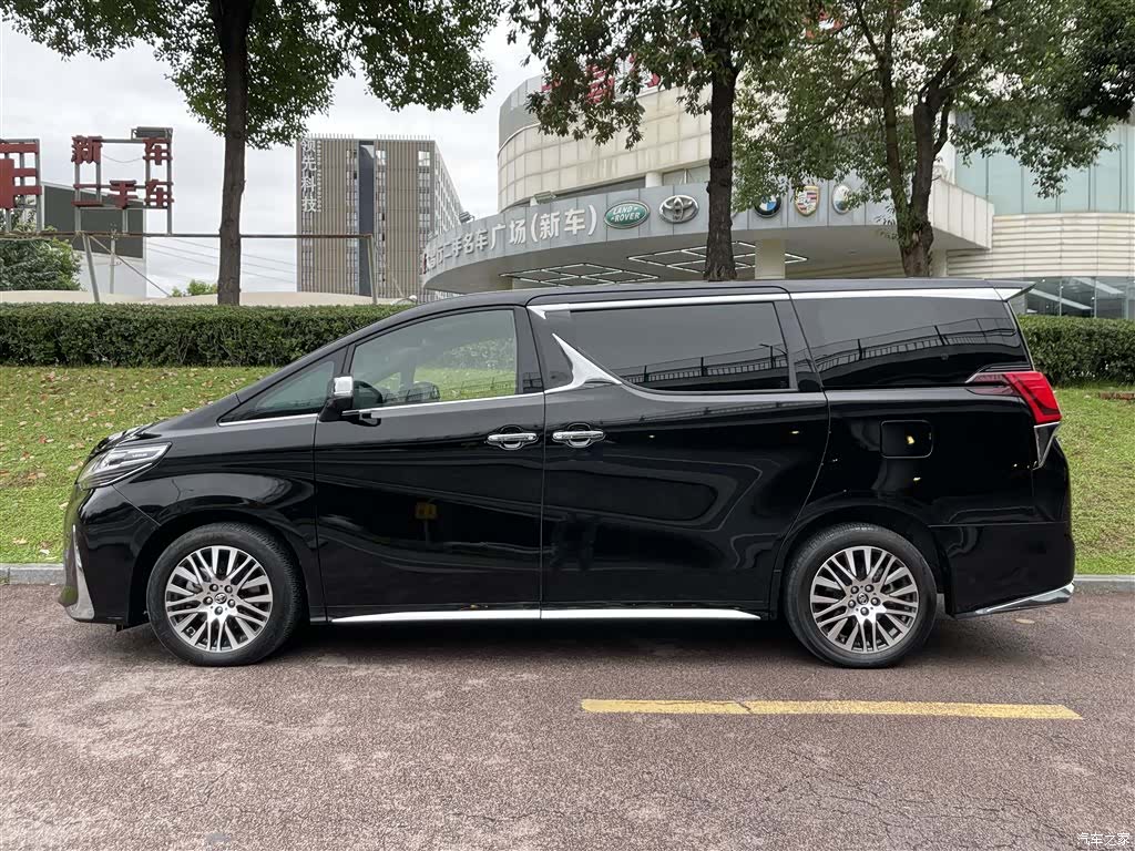 Toyota Alphard, 2018 3