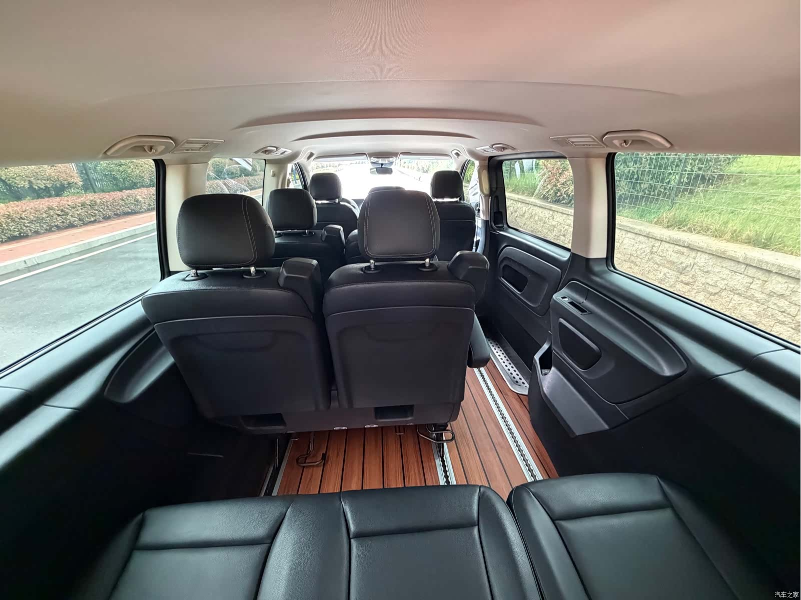 Mercedes-Benz 9, 2017 11