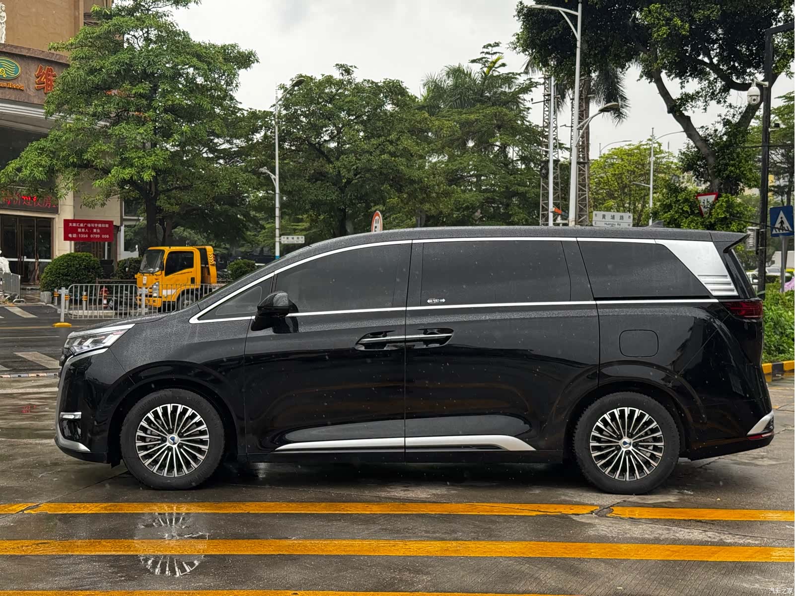 Denza D9, 2024 8