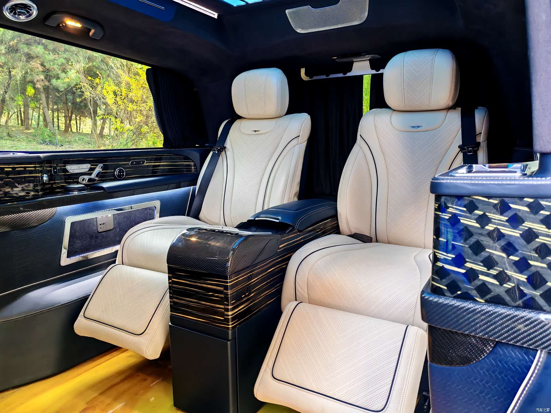 Mercedes-Benz V-Class, 2021 14