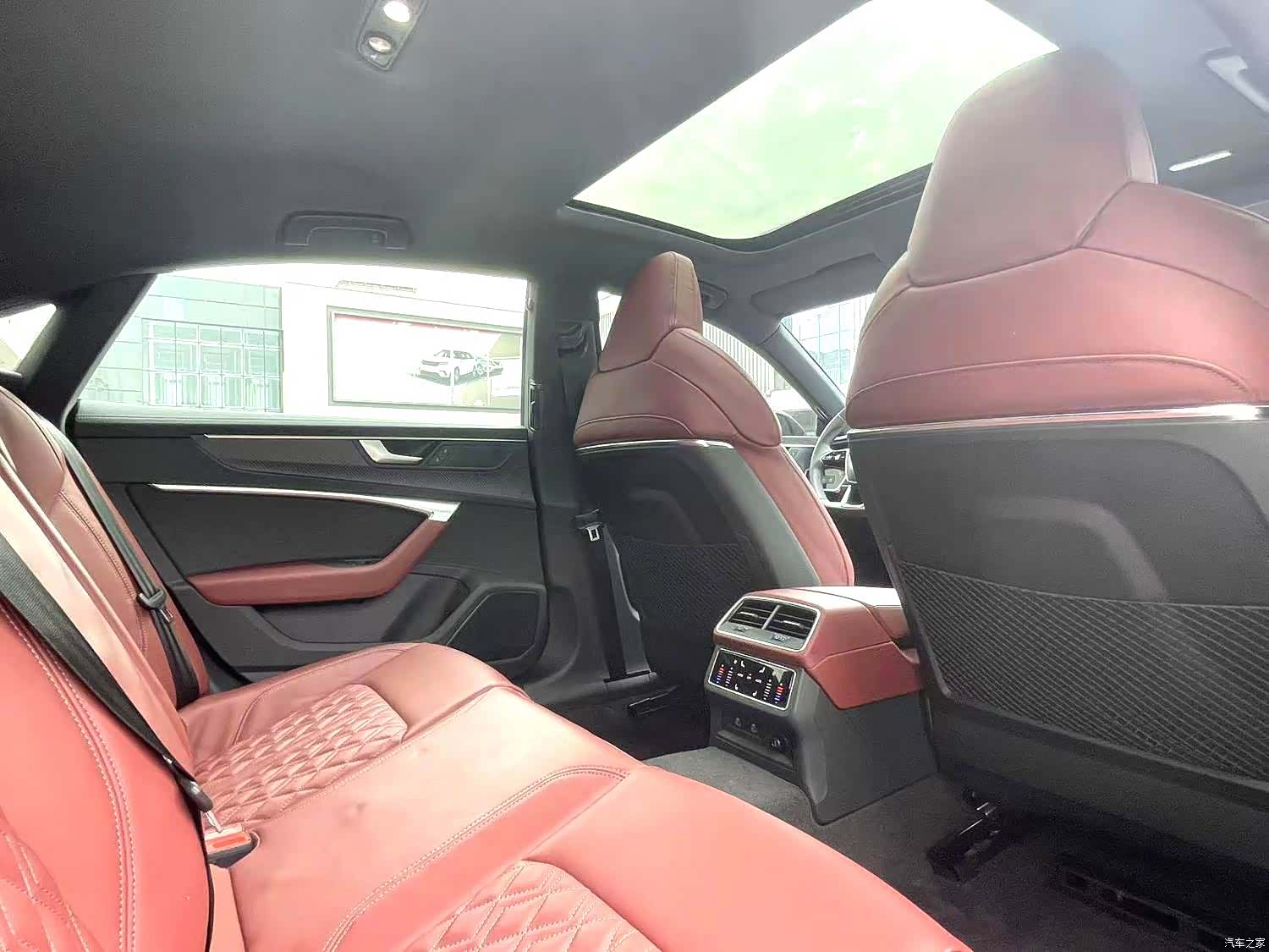 Audi A7L, 2022 все фото