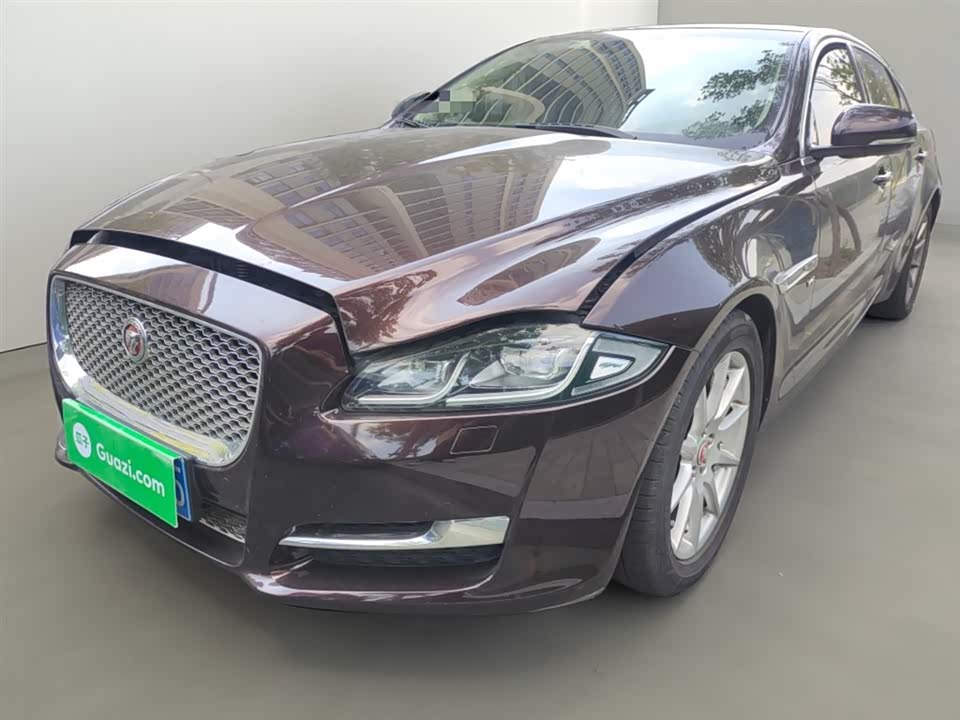 Jaguar XJ