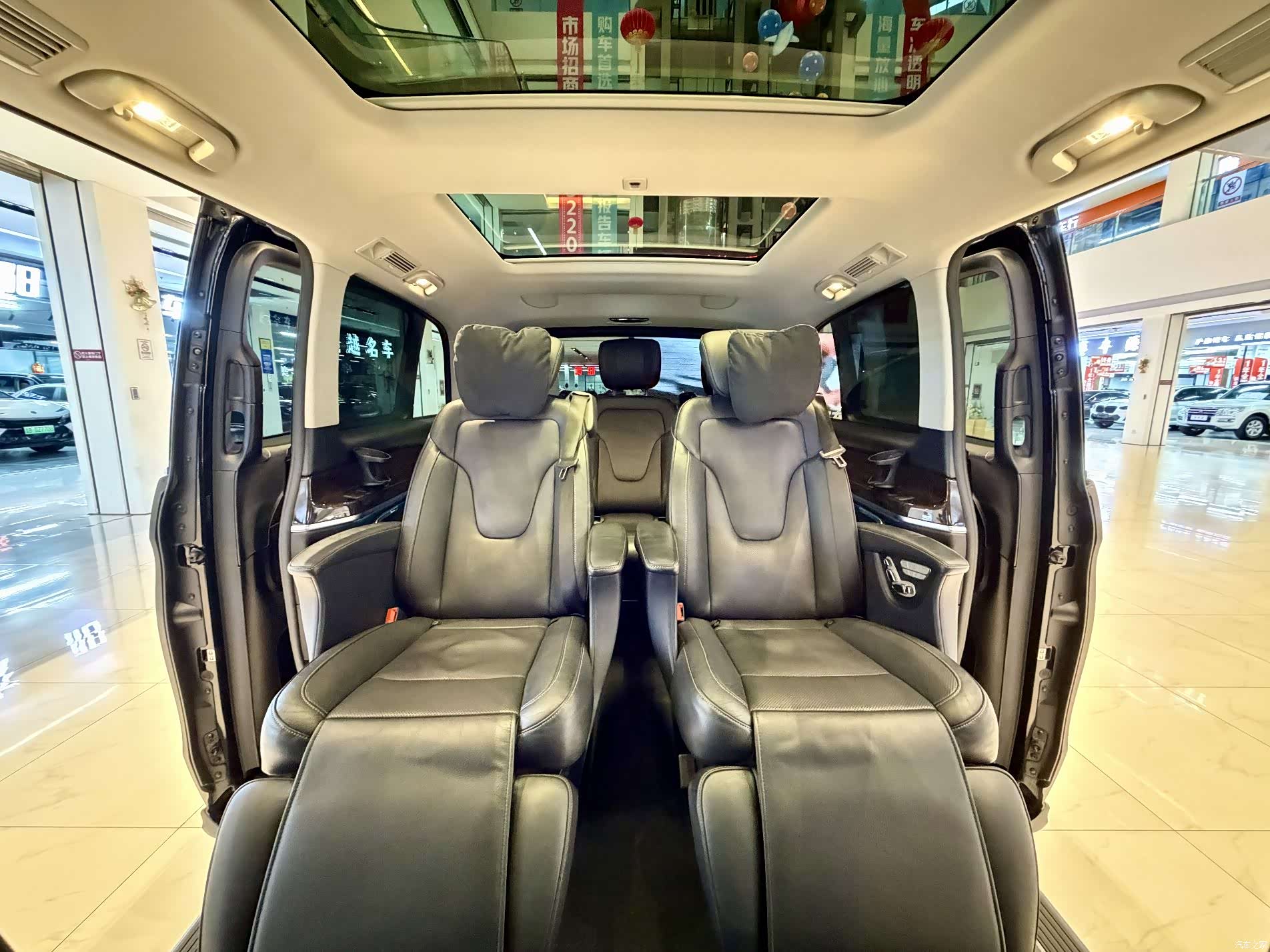Mercedes-Benz V-Class, 2020 16
