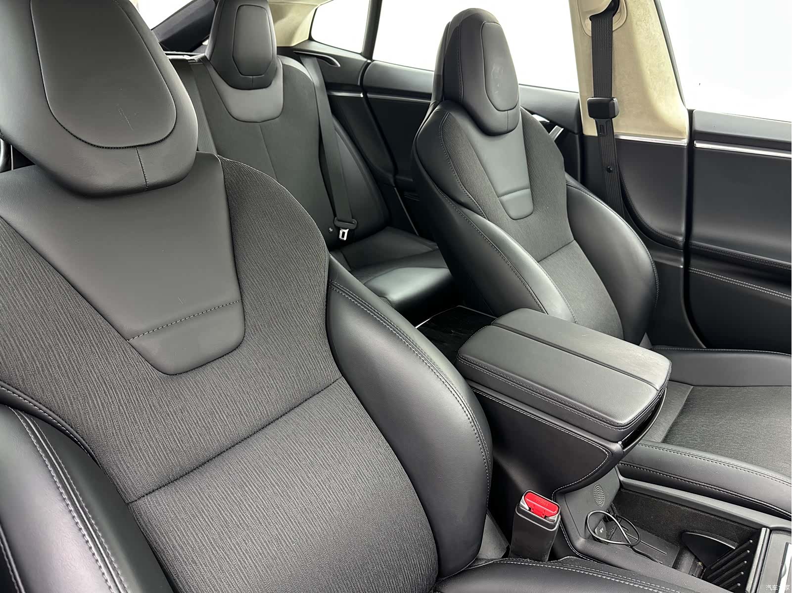 Tesla Model S, 2017 32