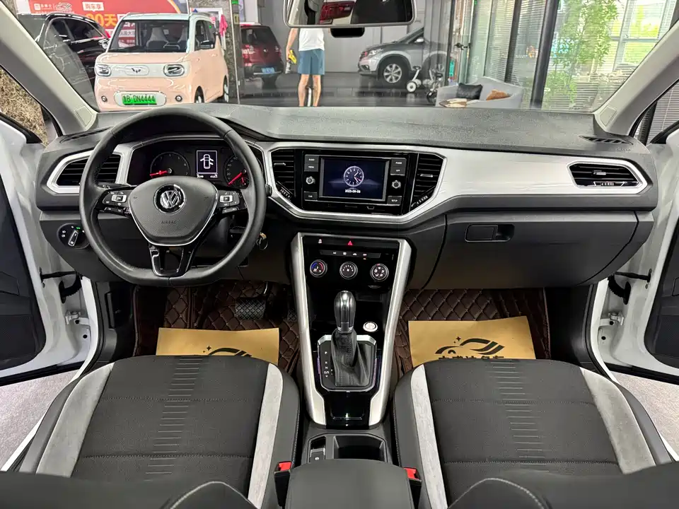 Volkswagen T-ROC exploring Songs