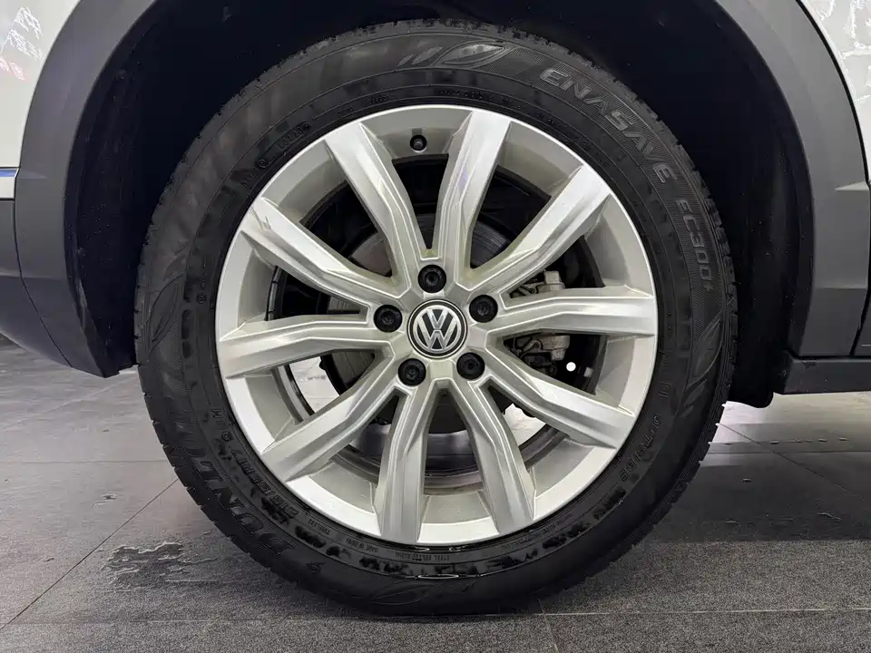 Volkswagen T-ROC exploring Songs