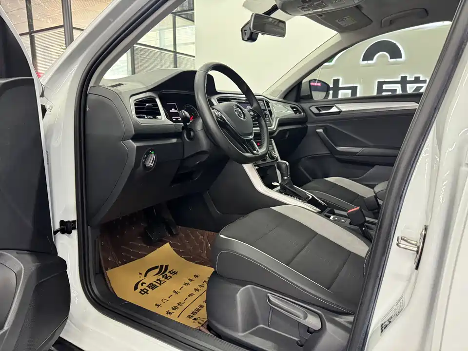 Volkswagen T-ROC exploring Songs