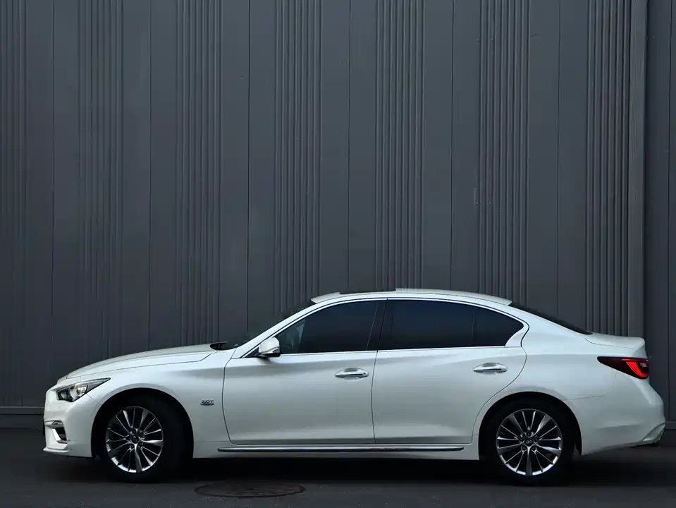Infiniti Q50L