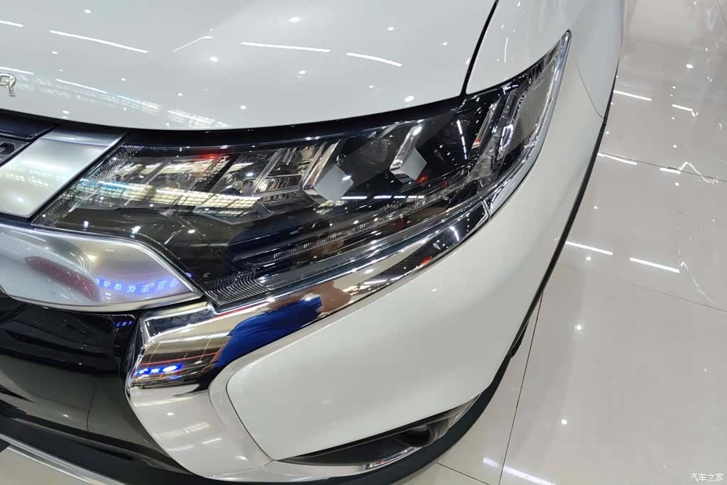 Mitsubishi Outlander, 2020 все фото